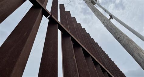 Talks over controversial Southern border wall resume in D.C.